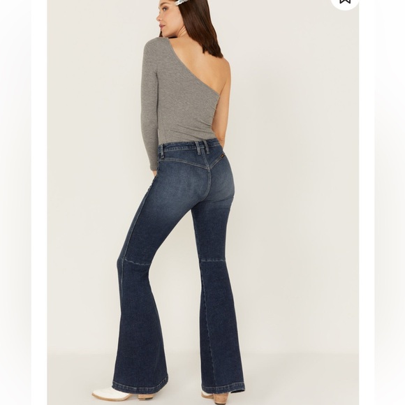 Wrangler Denim - WRANGLER RETRO WOMEN'S MEDIUM WASH HIGH RISE FLARE PATCH POCKET VICTORIA JEANS